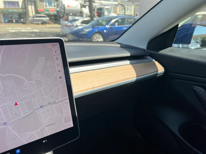 BLUE, 2018 TESLA MODEL 3 Image 22