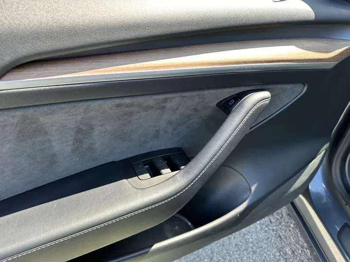 GRAY, 2022 TESLA MODEL 3 Image 12