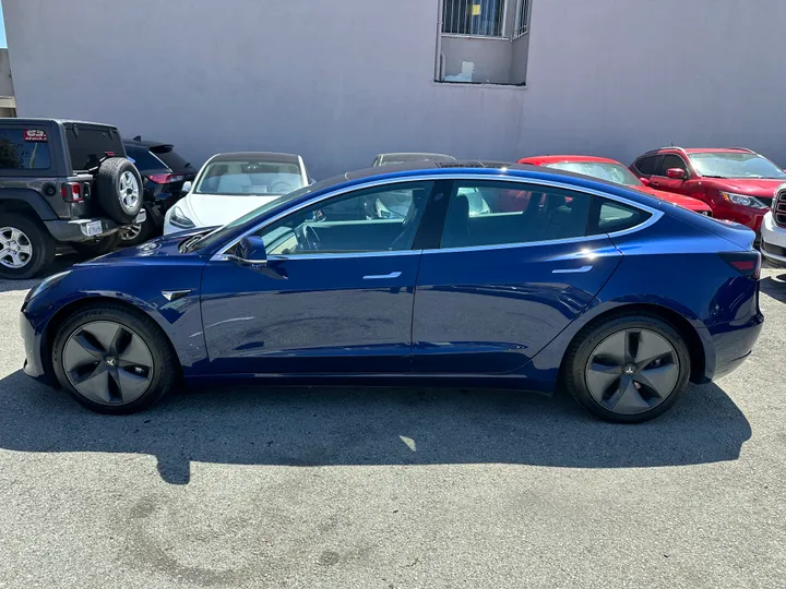 BLUE, 2018 TESLA MODEL 3 Image 2