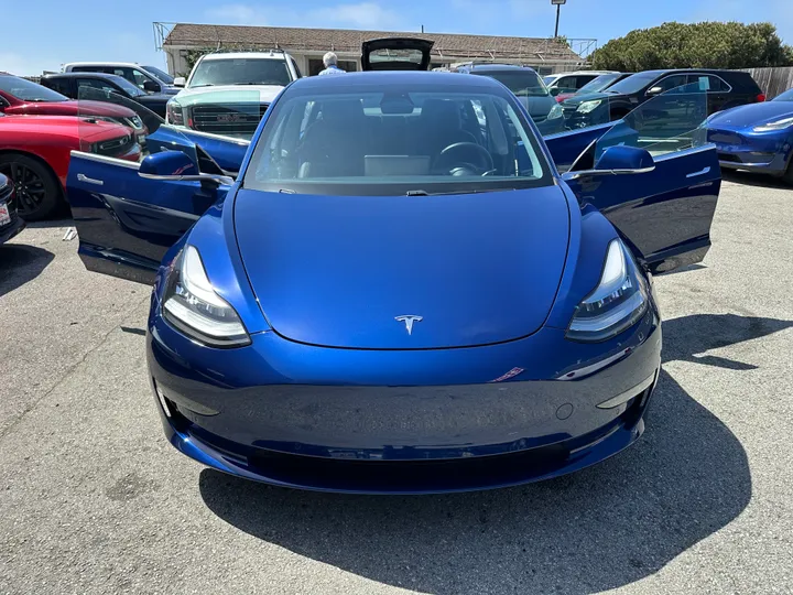 BLUE, 2018 TESLA MODEL 3 Image 19