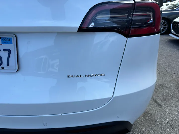 WHITE, 2021 TESLA MODEL Y Image 8