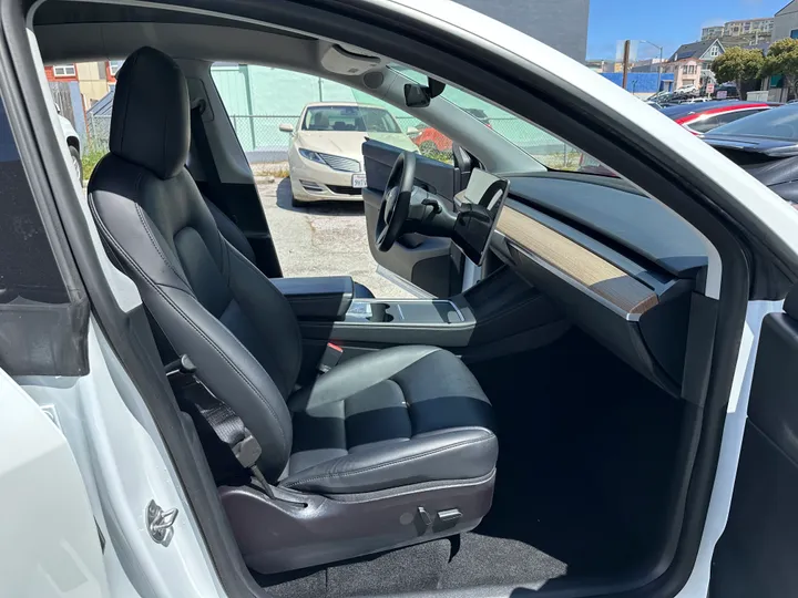 WHITE, 2021 TESLA MODEL Y Image 18