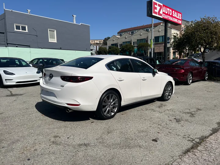 WHITE, 2021 MAZDA MAZDA3 Image 9