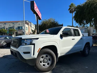 WHITE, 2022 NISSAN FRONTIER CREW CAB Image 3