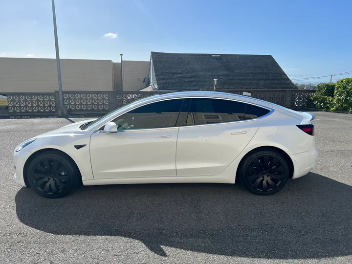 WHITE, 2019 TESLA MODEL 3 Image 2