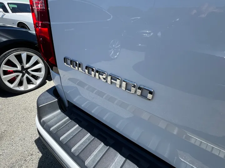 WHITE, 2019 CHEVROLET COLORADO EXTENDED CAB Image 11