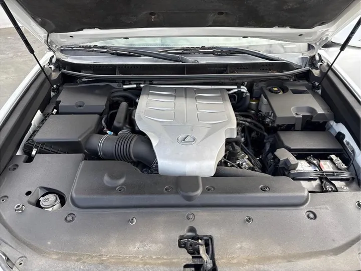 WHITE, 2017 LEXUS GX Image 30