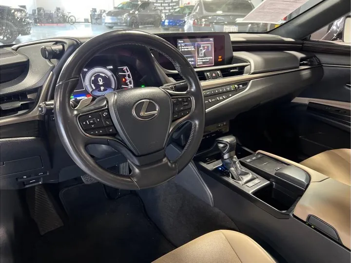 WHITE, 2021 LEXUS ES Image 15