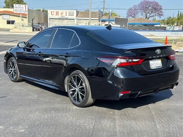 BLACK, 2022 TOYOTA CAMRY Image 15