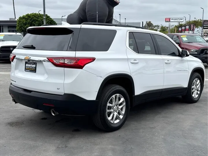 WHITE, 2021 CHEVROLET TRAVERSE Image 5