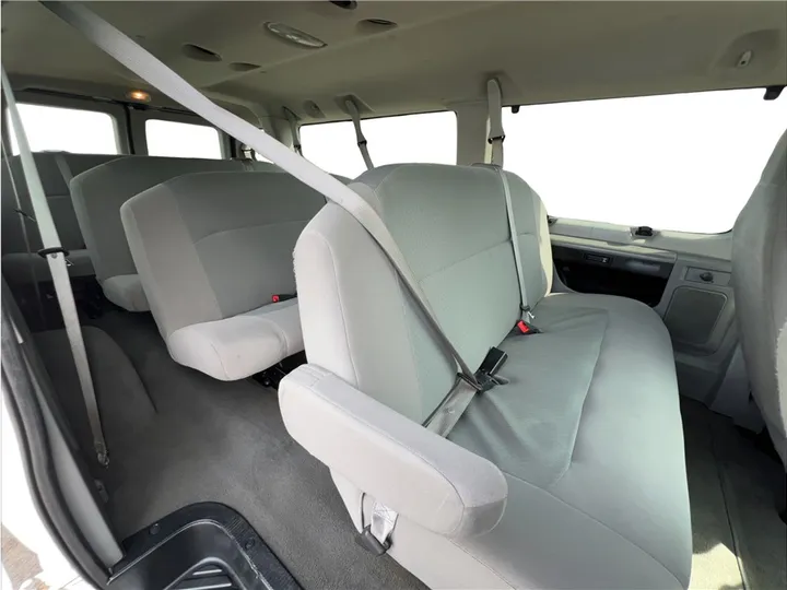 WHITE, 2011 FORD E350 SUPER DUTY PASSENGER Image 17