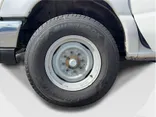WHITE, 2011 FORD E350 SUPER DUTY PASSENGER Thumnail Image 22