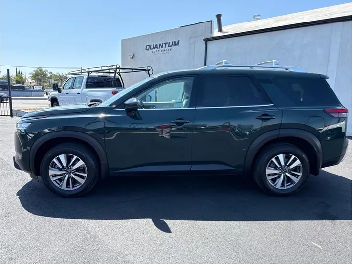 GREEN, 2023 NISSAN PATHFINDER Image 2