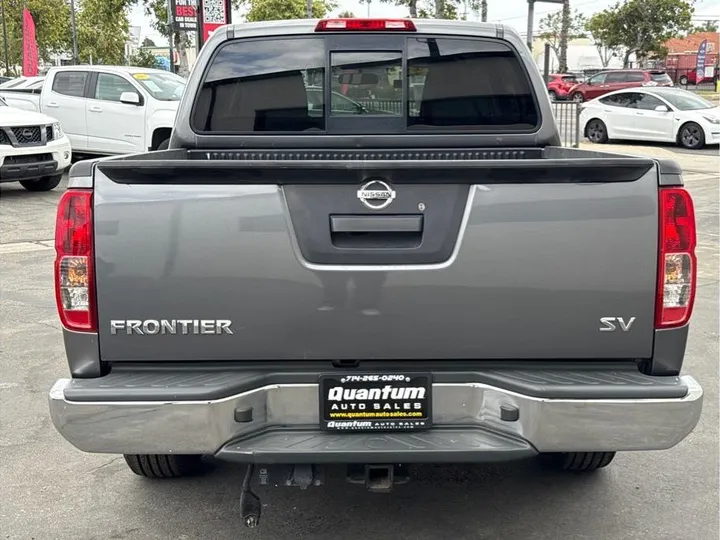 GRAY, 2019 NISSAN FRONTIER CREW CAB Image 4