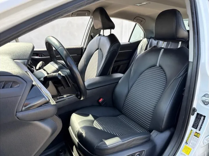 WHITE, 2022 TOYOTA CAMRY Image 11