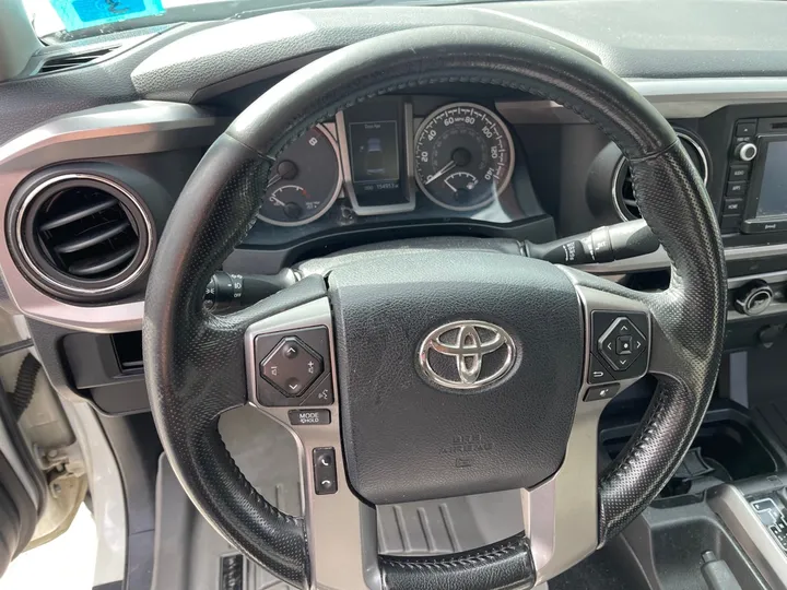 WHITE, 2016 TOYOTA TACOMA Image 9