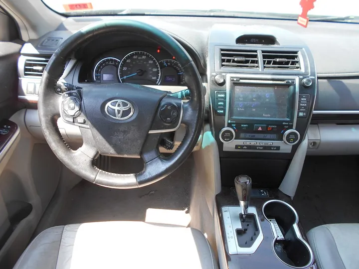 BLACK, 2014 TOYOTA CAMRY Image 11