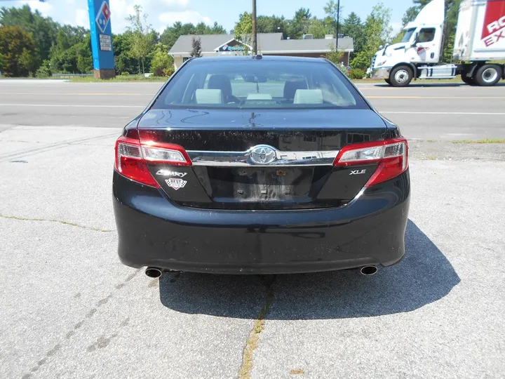 BLACK, 2014 TOYOTA CAMRY Image 4