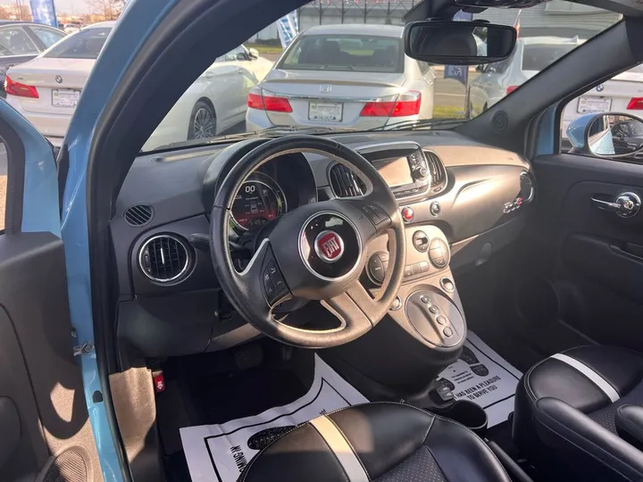 Blue, 2017 FIAT 500e Image 19