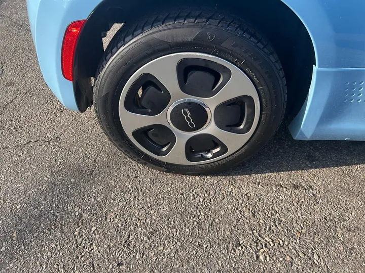 Blue, 2017 FIAT 500e Image 31