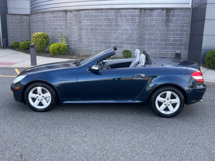 Blue, 2007 Mercedes-Benz SLK Image 11