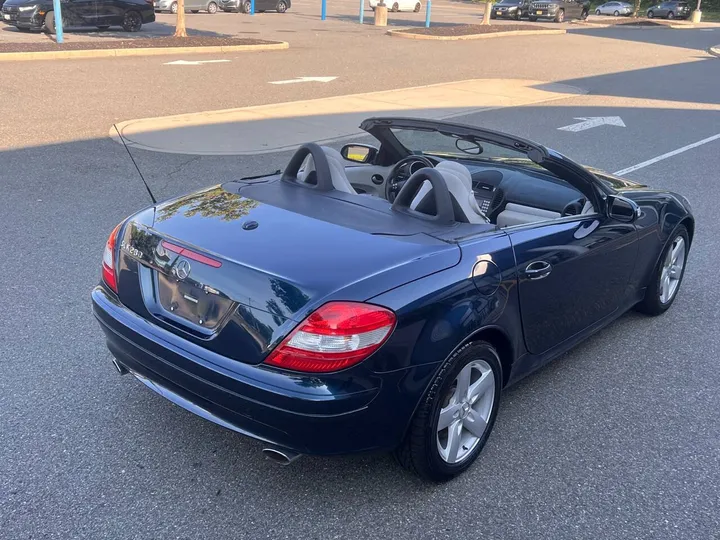 Blue, 2007 Mercedes-Benz SLK Image 14