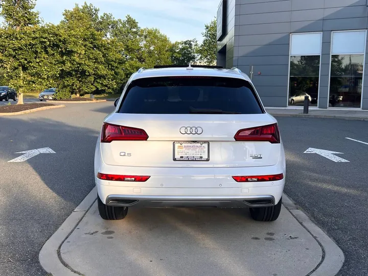 White, 2018 Audi Q5 Image 4