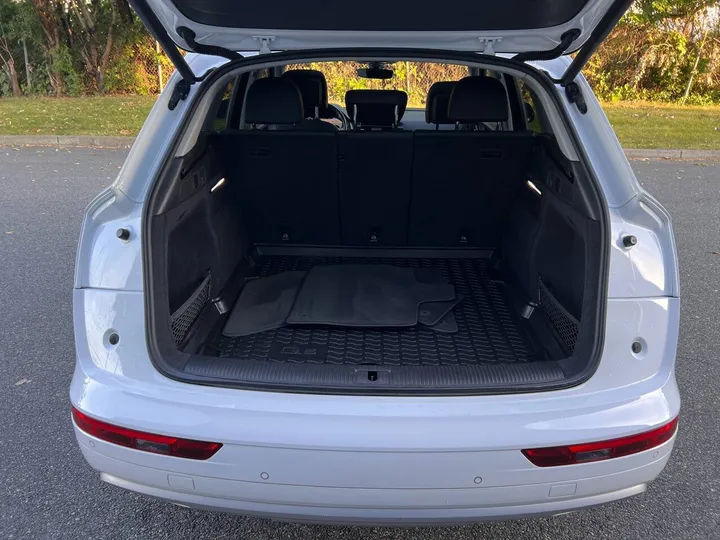 White, 2018 Audi Q5 Image 14