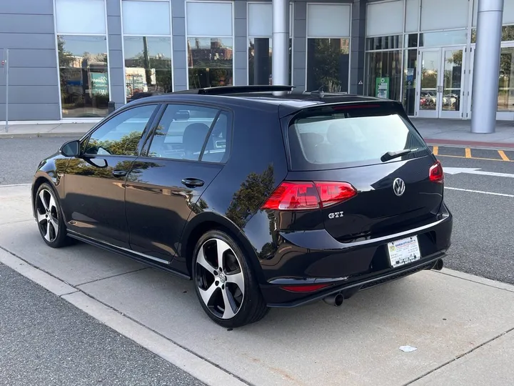 Black, 2016 Volkswagen Golf GTI Image 4