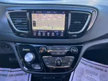 White, 2018 Chrysler Pacifica Thumnail Image 31