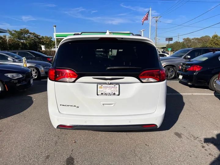 White, 2018 Chrysler Pacifica Image 6