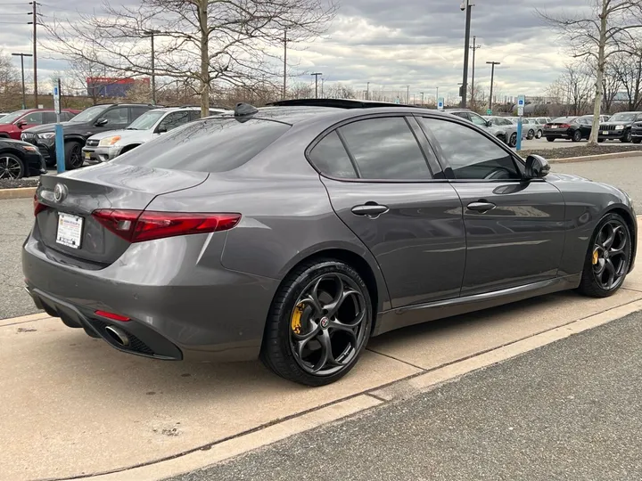 Charcoal, 2018 Alfa Romeo Giulia Image 5