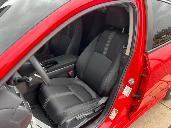 Red, 2017 Honda Civic Image 11