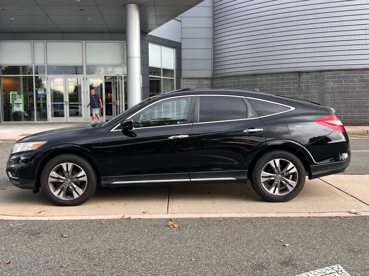 Black, 2014 Honda Crosstour Image 2