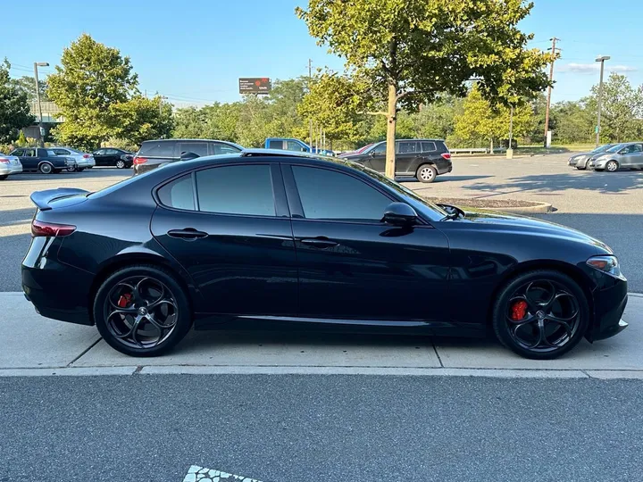 Black, 2019 Alfa Romeo Giulia Image 6