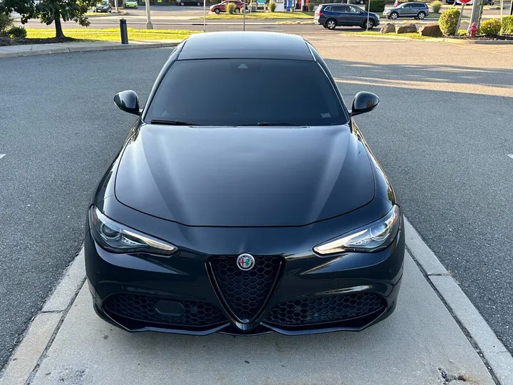 Black, 2019 Alfa Romeo Giulia Image 9