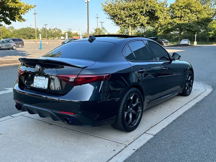 Black, 2019 Alfa Romeo Giulia Image 5