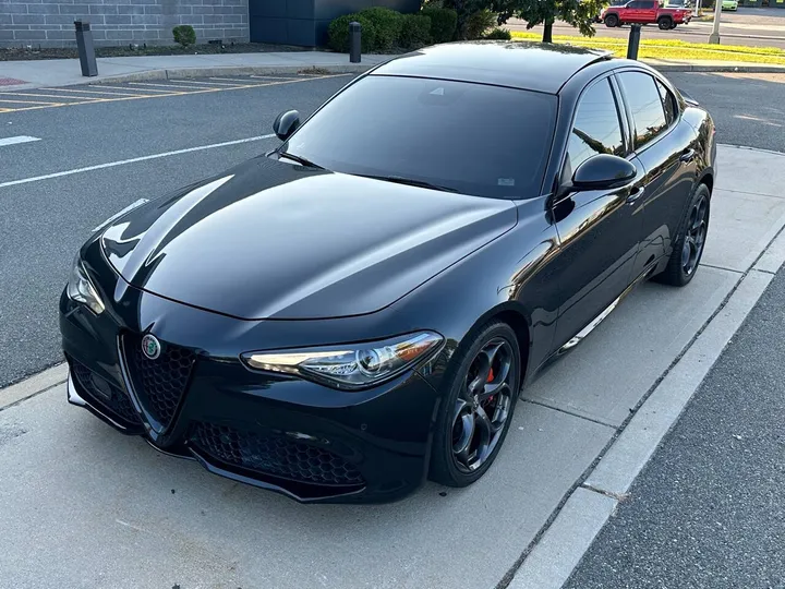 Black, 2019 Alfa Romeo Giulia Image 10