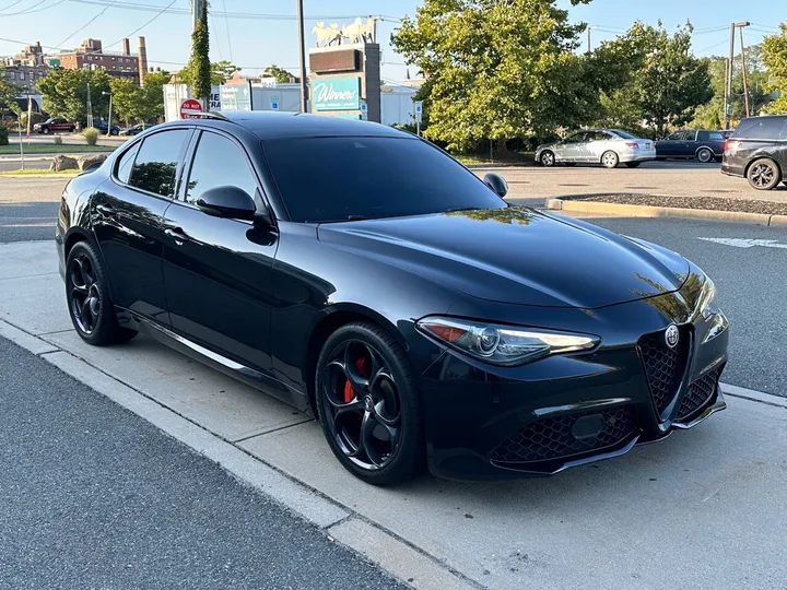 Black, 2019 Alfa Romeo Giulia Image 7