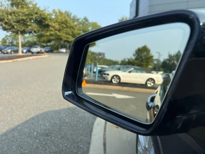 Blue, 2014 Mercedes-Benz E-Class Image 32