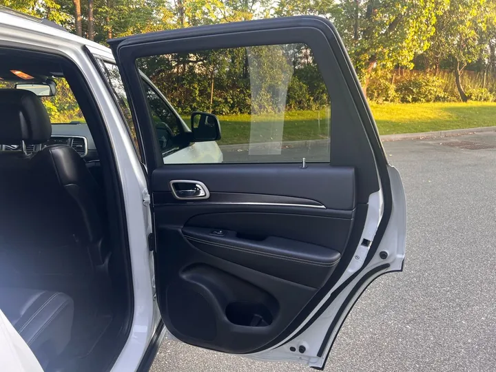 White, 2014 Jeep Grand Cherokee Image 27