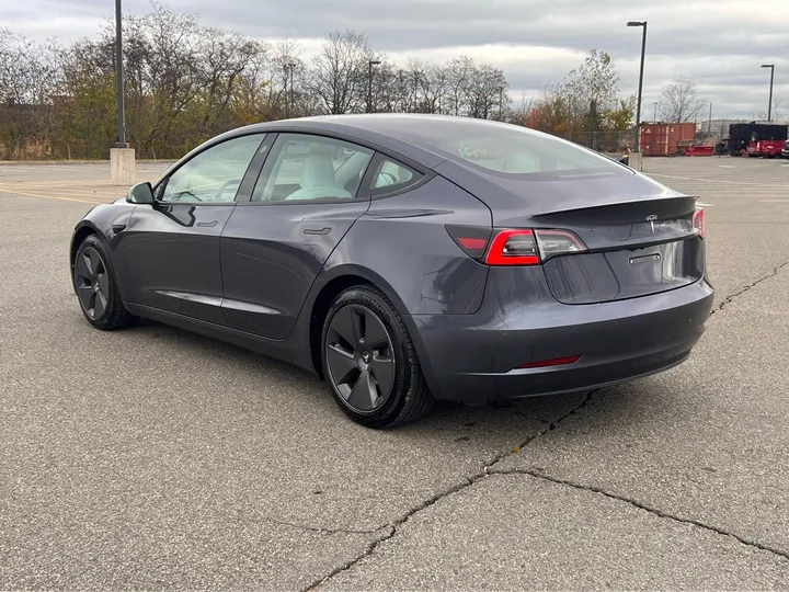 Gray, 2021 Tesla Model 3 Image 3