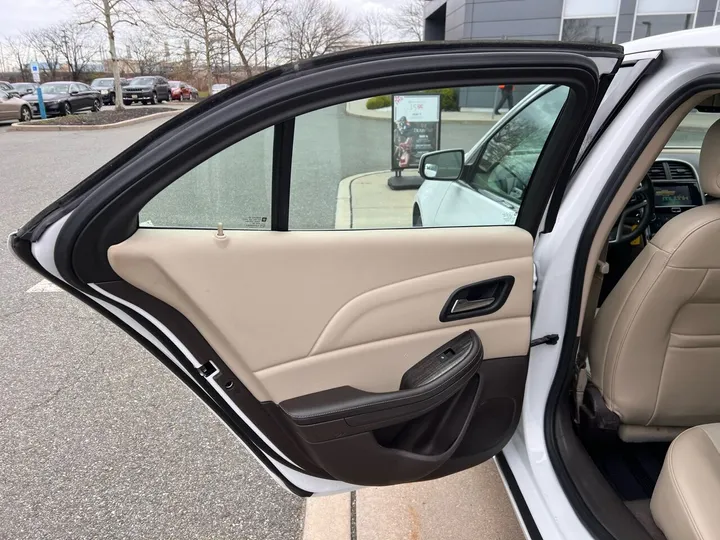 White, 2015 Chevrolet Malibu Image 12