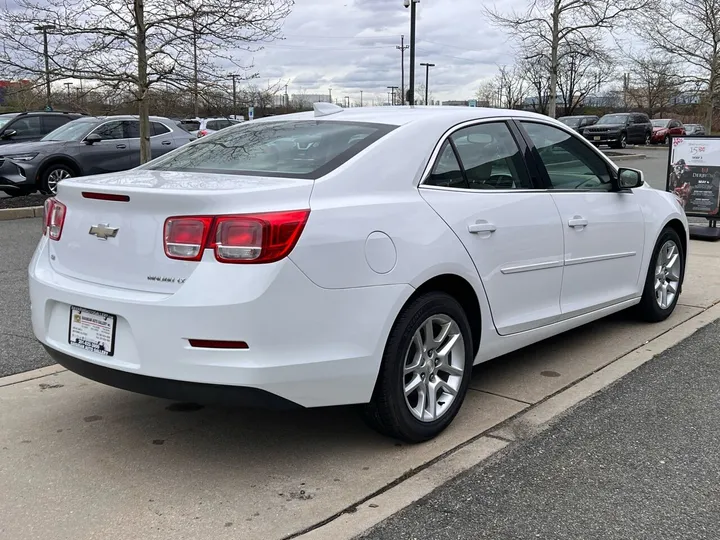 White, 2015 Chevrolet Malibu Image 5