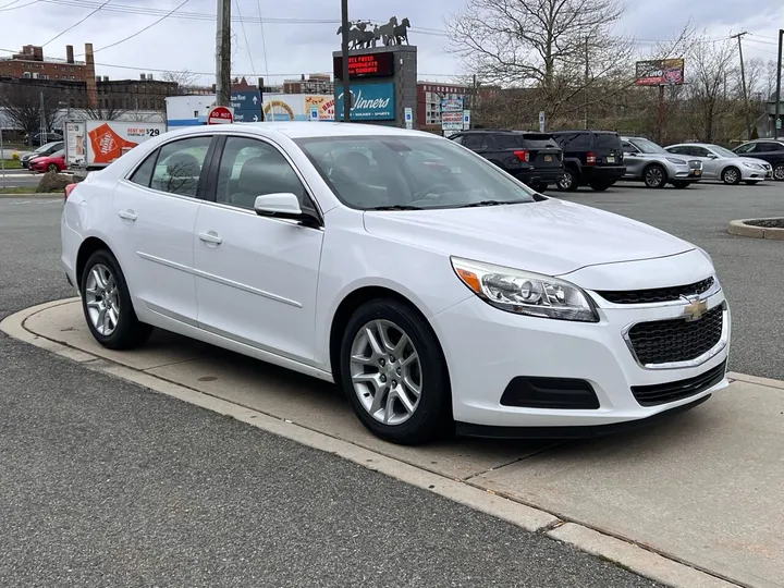 White, 2015 Chevrolet Malibu Image 7