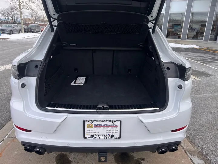 White, 2020 Porsche Cayenne Image 14