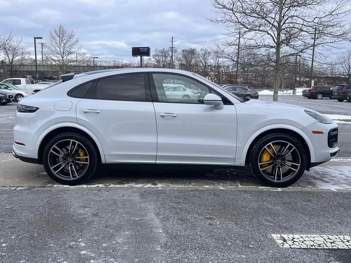 White, 2020 Porsche Cayenne Image 6