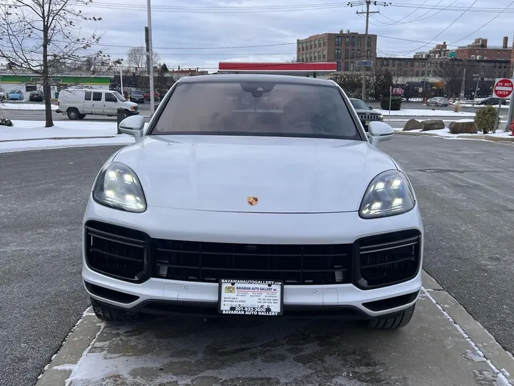 White, 2020 Porsche Cayenne Image 8