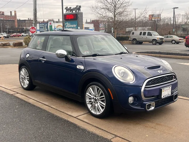 Blue, 2014 MINI Hardtop Image 7