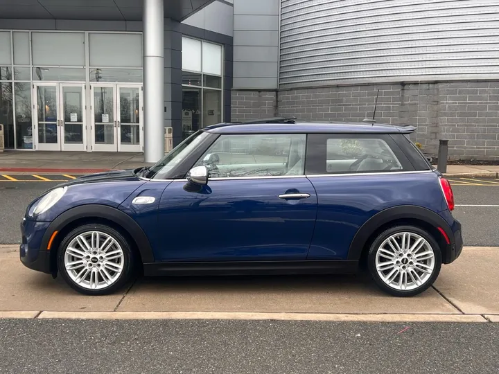 Blue, 2014 MINI Hardtop Image 2